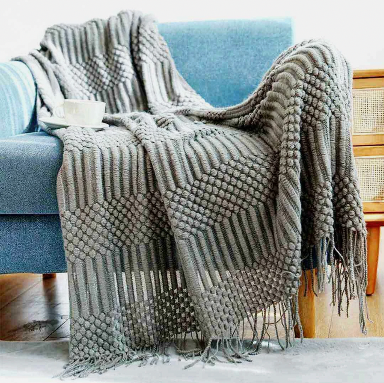 Knitted Throw Blanket – Lightweight Warmth, Instant Cosy Comfort