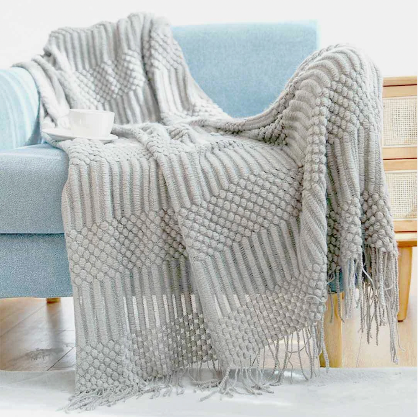 Knitted Throw Blanket – Lightweight Warmth, Instant Cosy Comfort