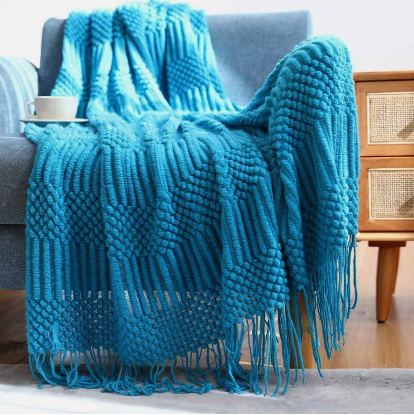 Knitted Throw Blanket – Lightweight Warmth, Instant Cosy Comfort