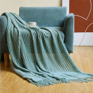 Knitted Throw Blanket – Lightweight Warmth, Instant Cosy Comfort